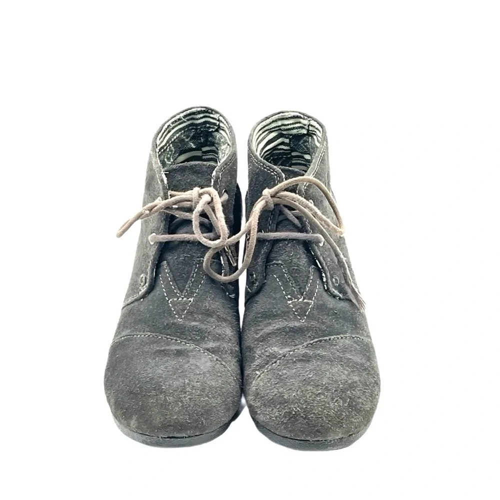 TOMS Womens Suede Desert Wedge Ankle Boots Gray Lace Up comfort Booties Size 8